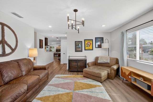 210 Baldwin Ave, Roseville, CA 95678