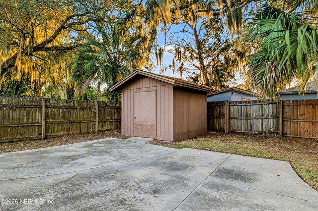 3968 KADEN Drive E, Jacksonville, FL 32277