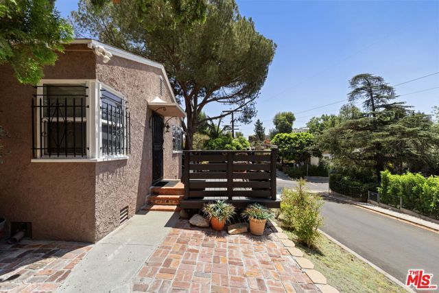 1001 Farnam Street, Los Angeles, CA 90042