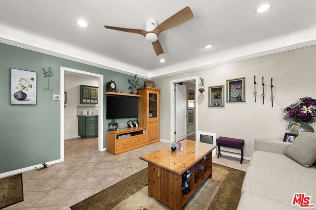 1001 Farnam Street, Los Angeles, CA 90042