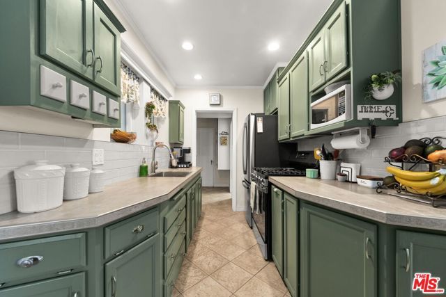 1001 Farnam Street, Los Angeles, CA 90042