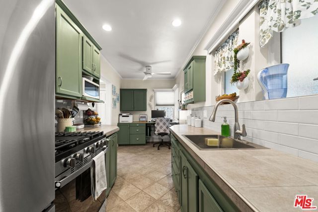 1001 Farnam Street, Los Angeles, CA 90042
