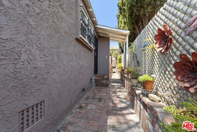 1001 Farnam Street, Los Angeles, CA 90042