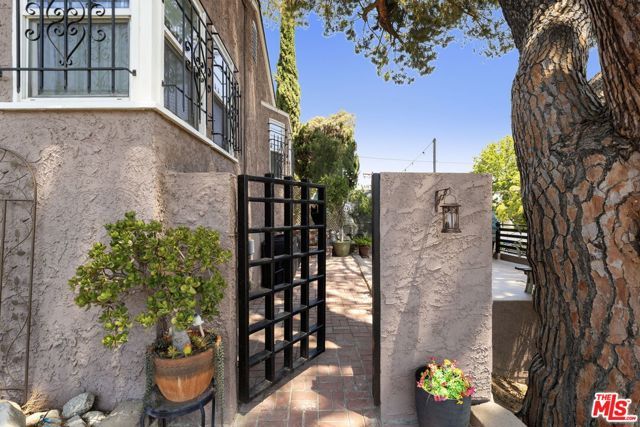 1001 Farnam Street, Los Angeles, CA 90042
