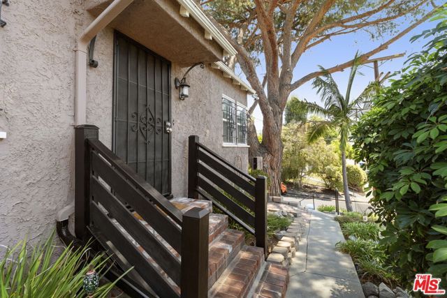 1001 Farnam Street, Los Angeles, CA 90042