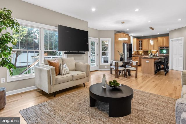 909 19TH ST S, Arlington, VA 22202