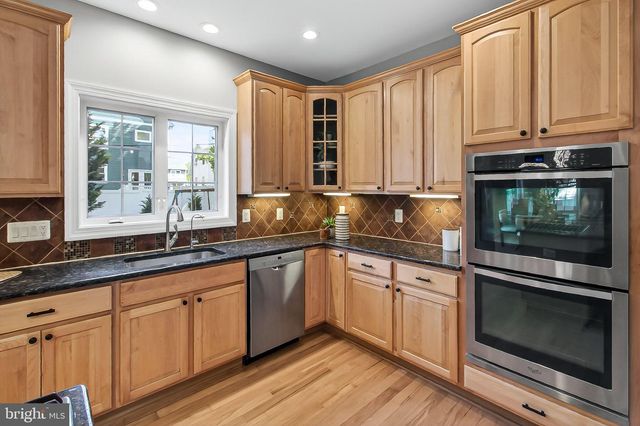 909 19TH ST S, Arlington, VA 22202