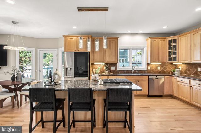 909 19TH ST S, Arlington, VA 22202