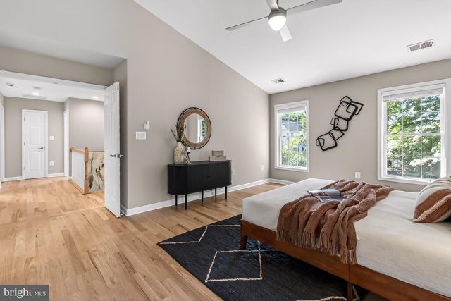 909 19TH ST S, Arlington, VA 22202