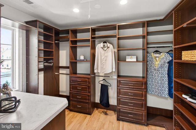 909 19TH ST S, Arlington, VA 22202