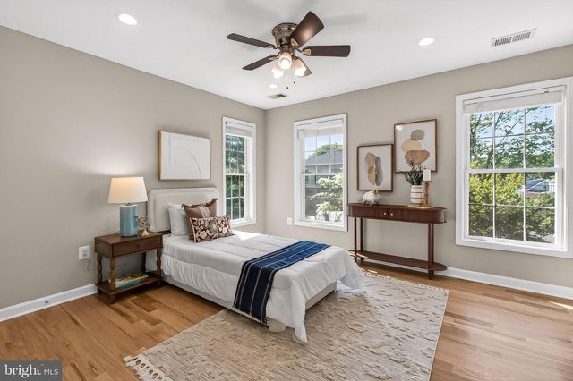 909 19TH ST S, Arlington, VA 22202