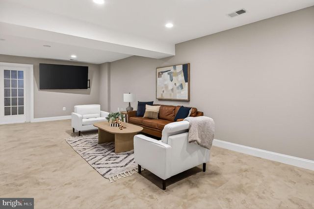 909 19TH ST S, Arlington, VA 22202
