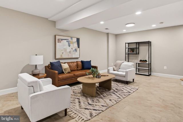 909 19TH ST S, Arlington, VA 22202