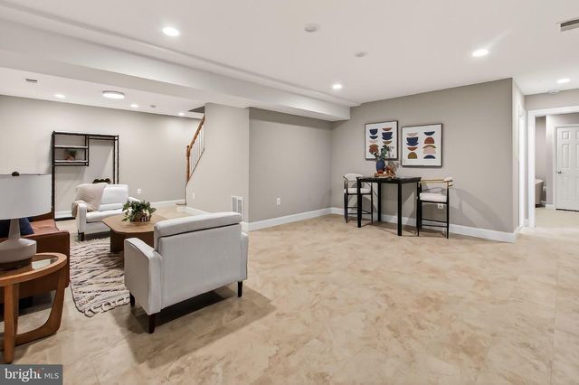909 19TH ST S, Arlington, VA 22202