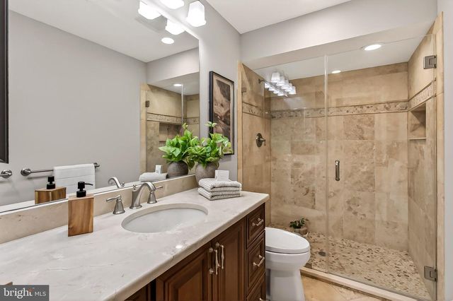 909 19TH ST S, Arlington, VA 22202