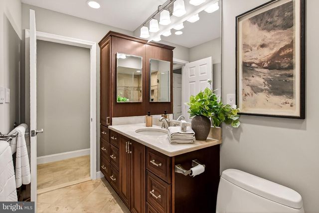 909 19TH ST S, Arlington, VA 22202