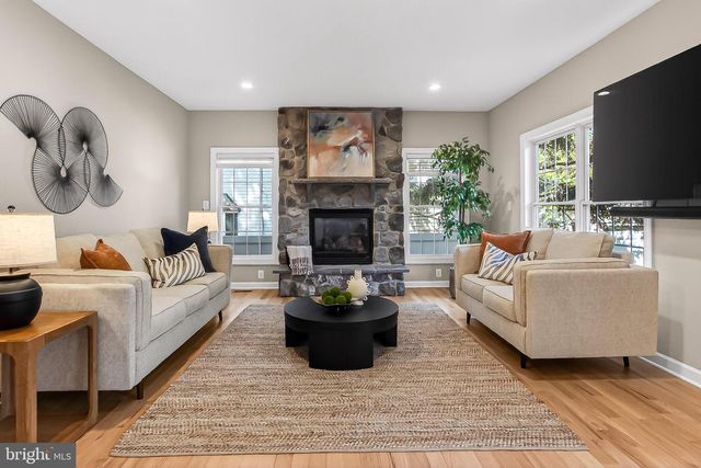 909 19TH ST S, Arlington, VA 22202