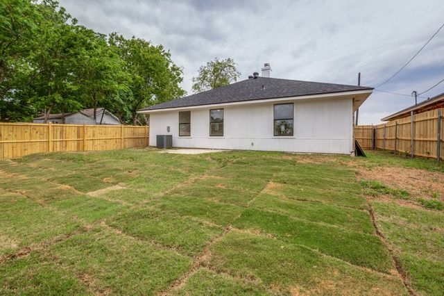 1905 Lakeview Drive, Grand Prairie, TX 75051