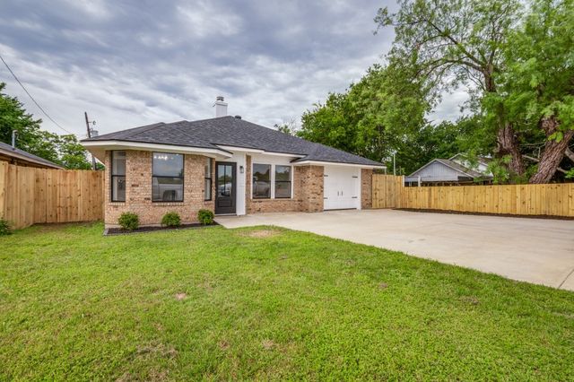 1905 Lakeview Drive, Grand Prairie, TX 75051