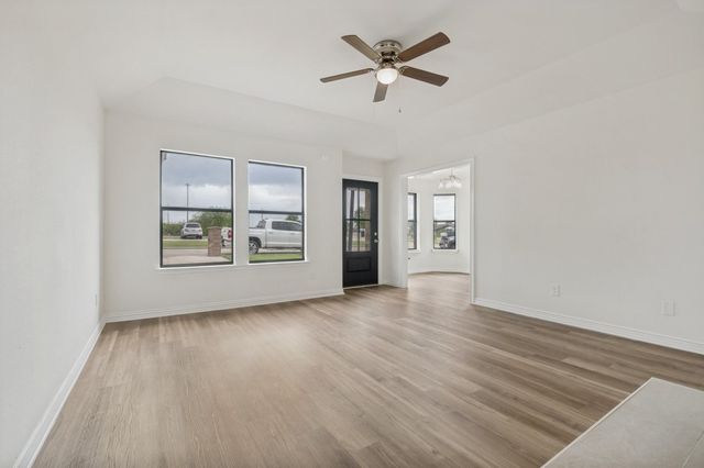 1905 Lakeview Drive, Grand Prairie, TX 75051