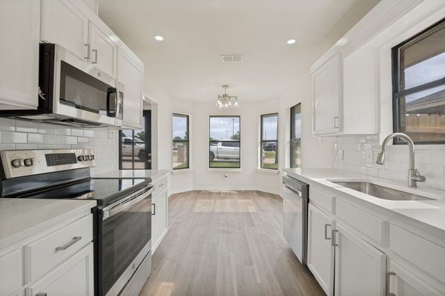 1905 Lakeview Drive, Grand Prairie, TX 75051