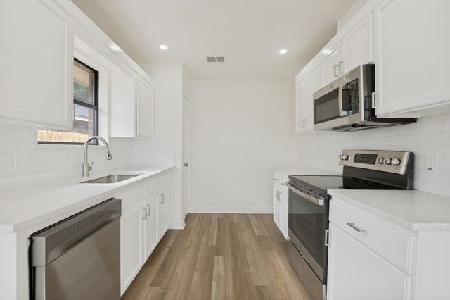 1905 Lakeview Drive, Grand Prairie, TX 75051