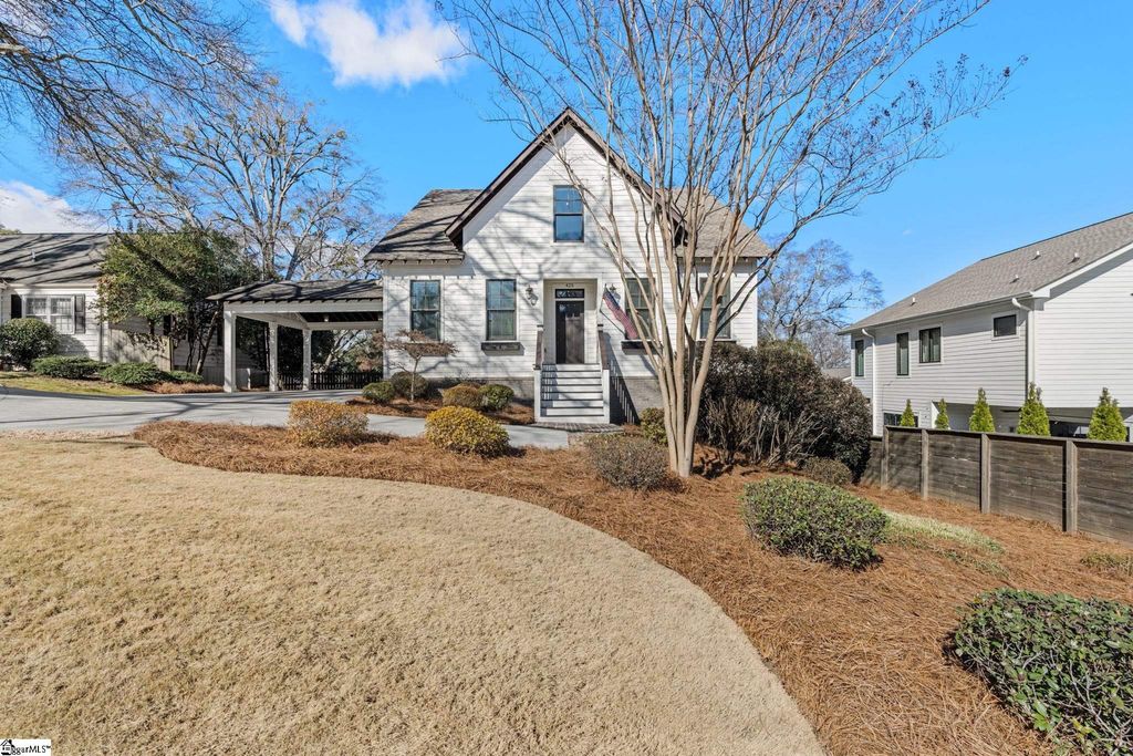 Image 1 of property listing at 425 E Faris Road, Greenville, SC 29605