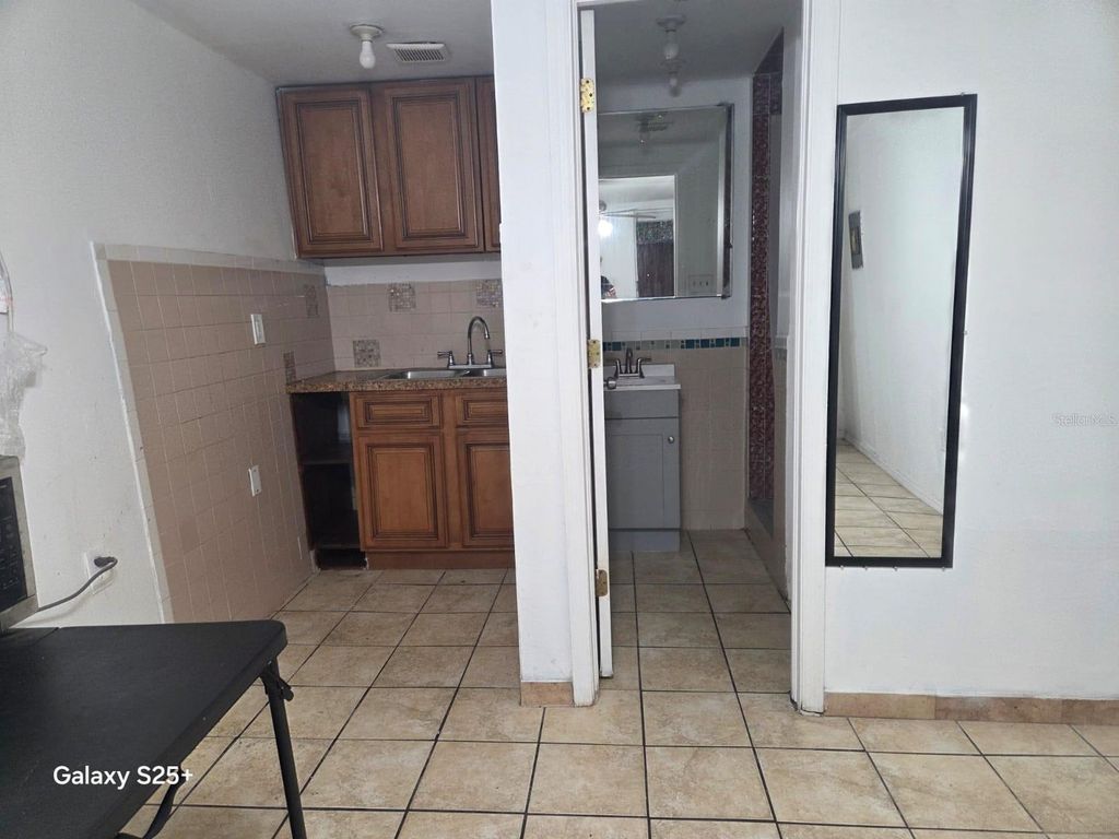 Image 16 of property listing at 1302 E 26TH AVENUE, Tampa, FL 33605