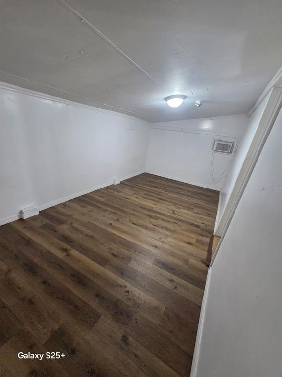 Image 23 of property listing at 1302 E 26TH AVENUE, Tampa, FL 33605