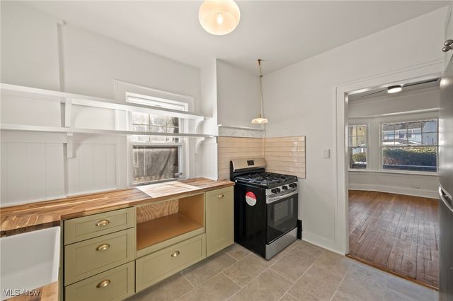 1061 Greyton Road, Cleveland Heights, OH 44112