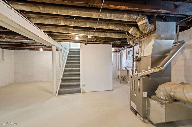 1061 Greyton Road, Cleveland Heights, OH 44112