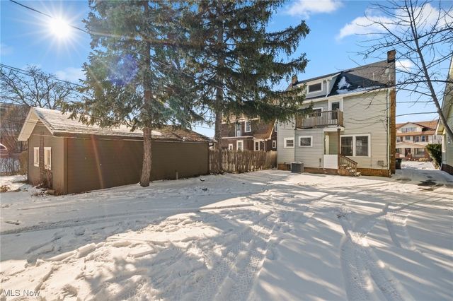 1061 Greyton Road, Cleveland Heights, OH 44112