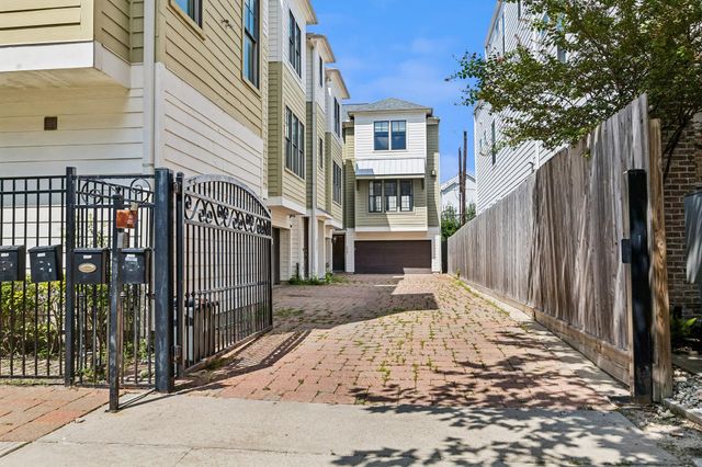 539 W 25th Street A, Houston, TX 77008