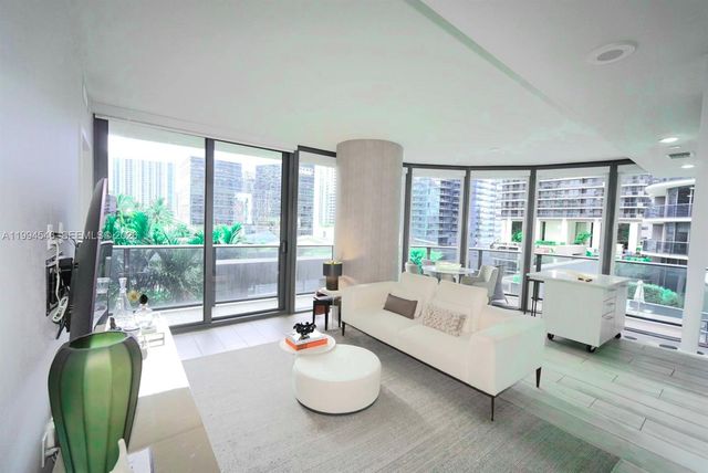 55 SW 9th St 1001, Miami, FL 33130