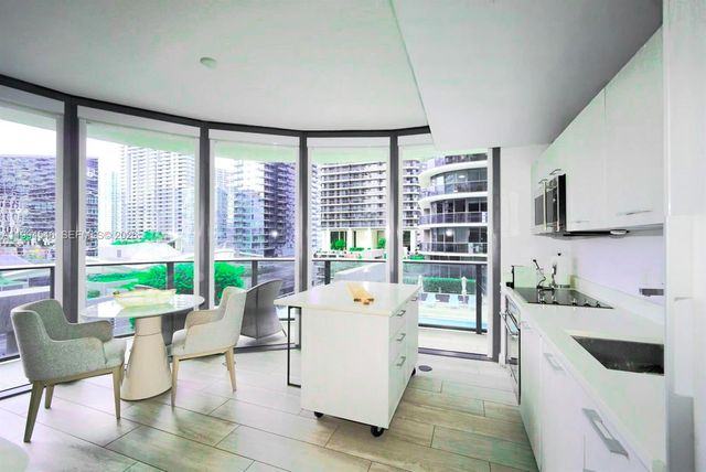 55 SW 9th St 1001, Miami, FL 33130