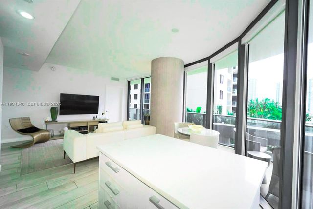 55 SW 9th St 1001, Miami, FL 33130