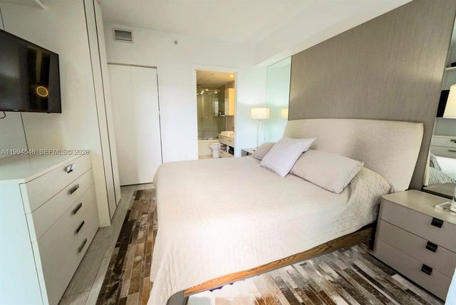 55 SW 9th St 1001, Miami, FL 33130