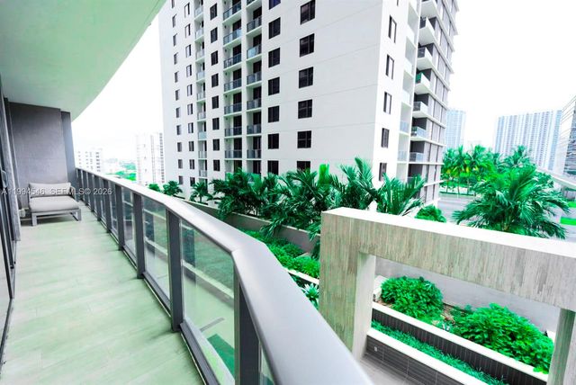 55 SW 9th St 1001, Miami, FL 33130