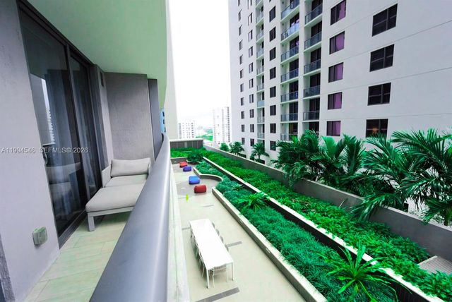 55 SW 9th St 1001, Miami, FL 33130