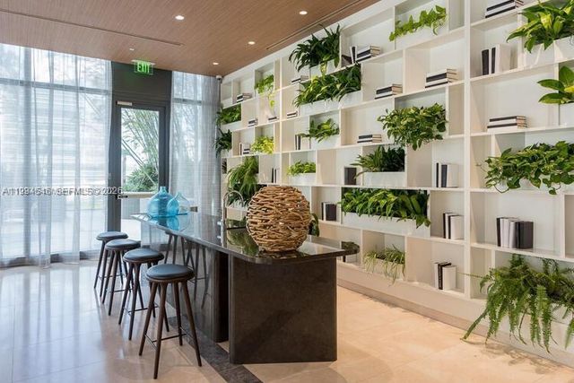 55 SW 9th St 1001, Miami, FL 33130