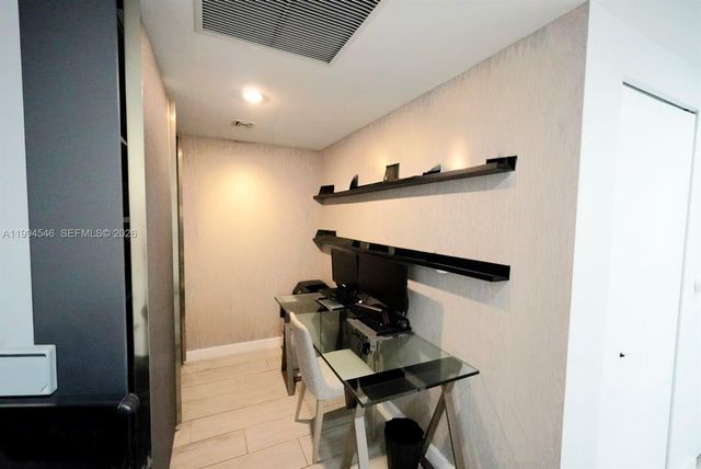 55 SW 9th St 1001, Miami, FL 33130