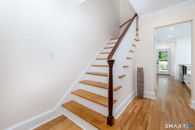18 Eastview Street, West Hartford, CT 06107