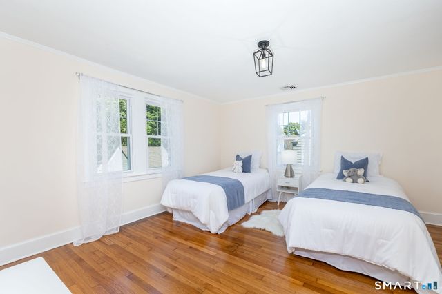 18 Eastview Street, West Hartford, CT 06107