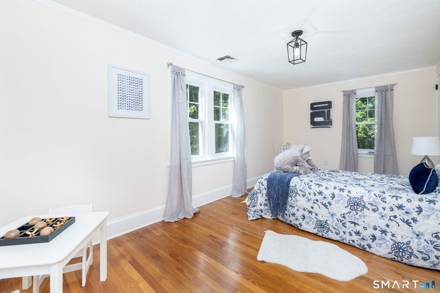 18 Eastview Street, West Hartford, CT 06107