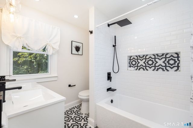 18 Eastview Street, West Hartford, CT 06107