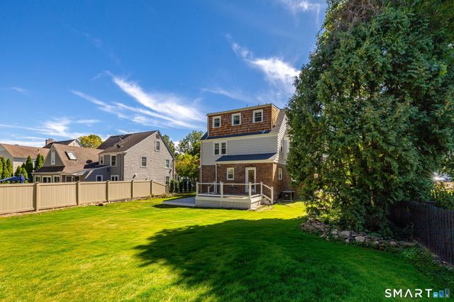 18 Eastview Street, West Hartford, CT 06107