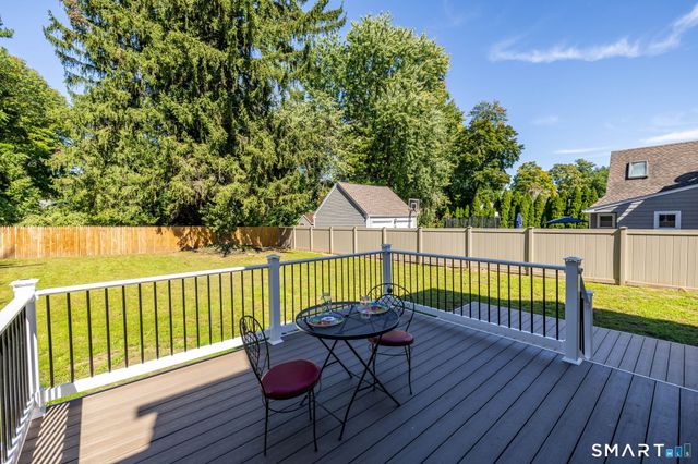 18 Eastview Street, West Hartford, CT 06107