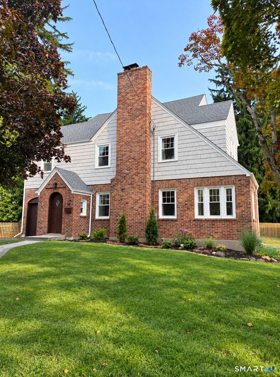 18 Eastview Street, West Hartford, CT 06107