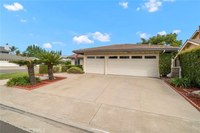 9735 Hibiscus Avenue, Fountain Valley, CA 92708