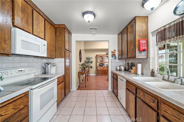 9735 Hibiscus Avenue, Fountain Valley, CA 92708